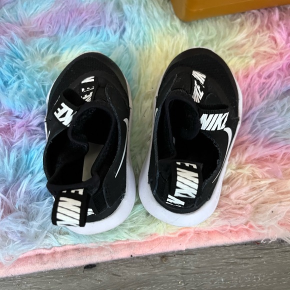 5c toddler Nikes - Picture 2 of 3